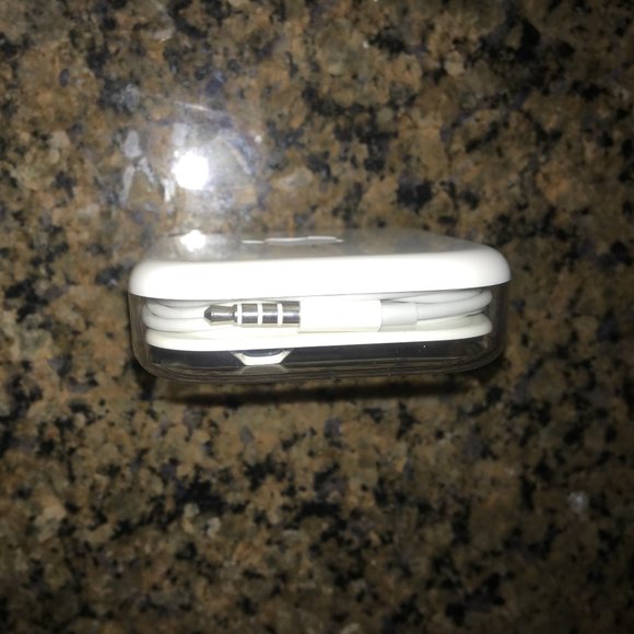 Apple Ear Pods - Wired - New - Picture 3 of 3